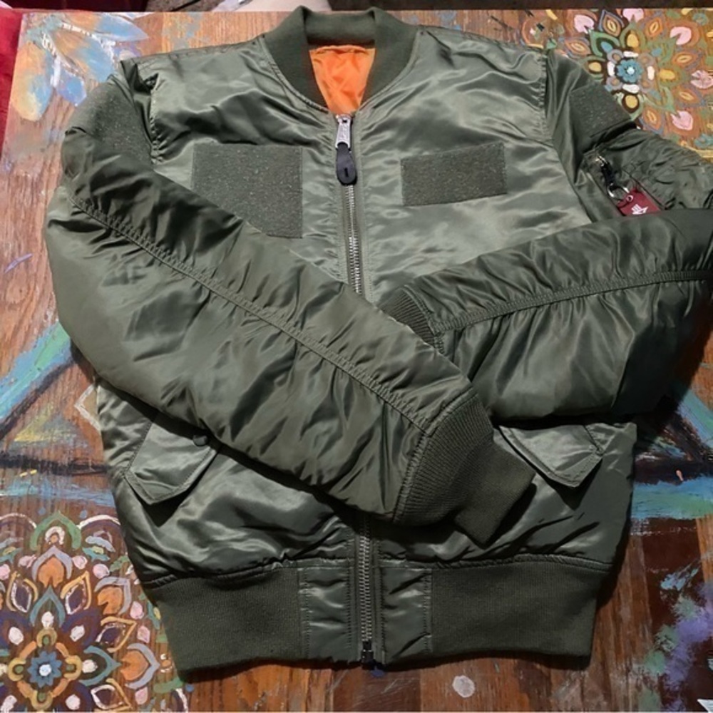 Really Clean Reversible Alpha Industries ma-1 Jacket Size Small